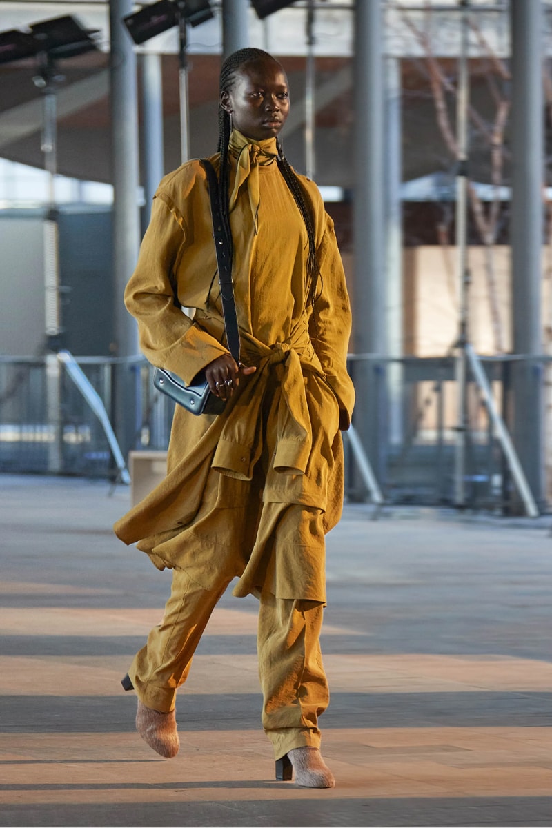 LEMAIRE Paris Fashion Week Fall/Winter 2023 Collection pfw FW23 christopher lemiare suiting overcoats sorbonnne universite movement 