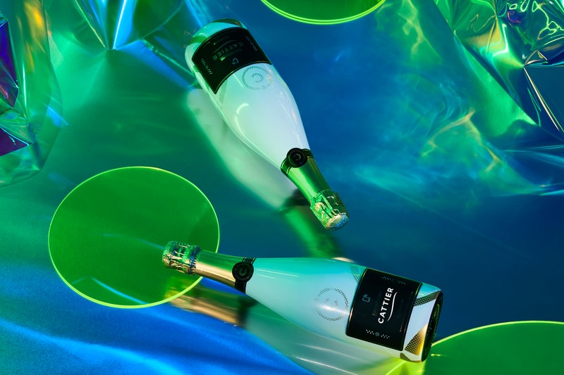 packhelp inuru cattier champagne bottle oled label light up illumination 