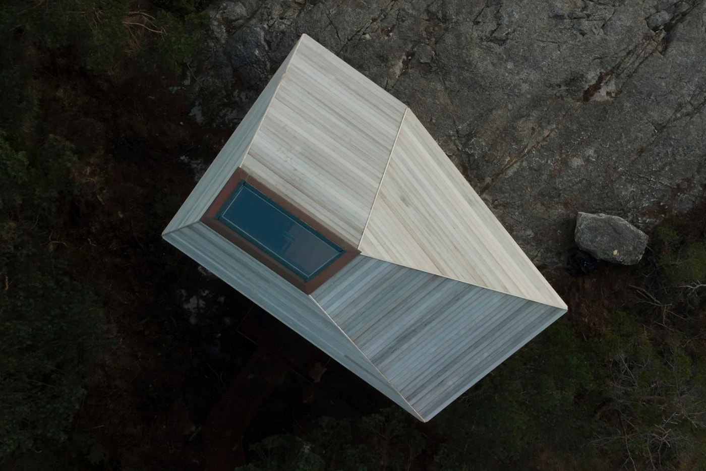 Snøhetta Creates Nest of Cabins on Edge of Norwegian Fjord