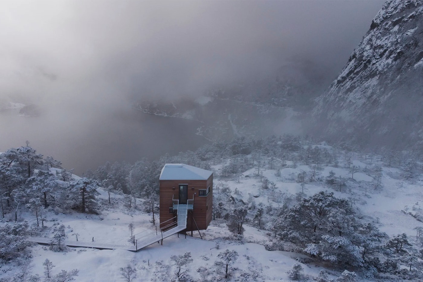 Snøhetta Creates Nest of Cabins on Edge of Norwegian Fjord
