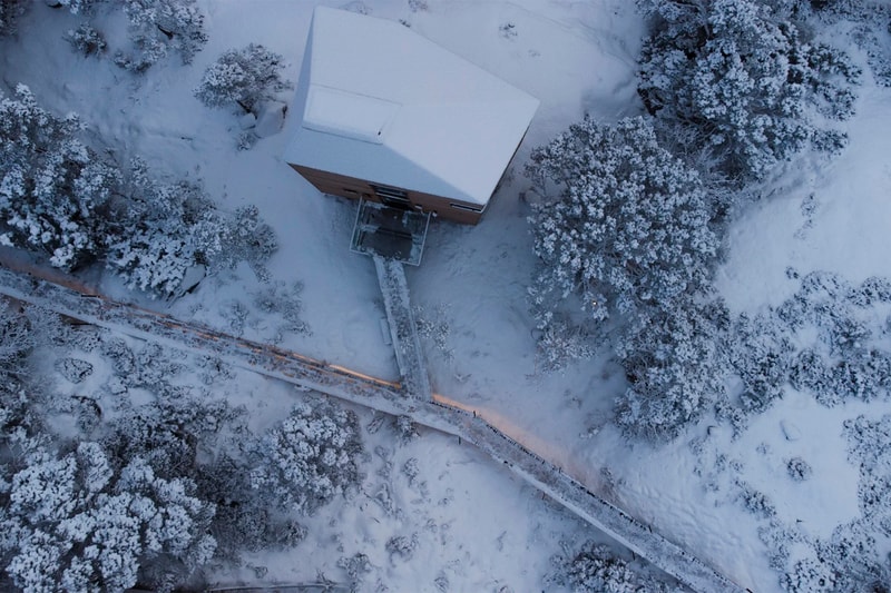 Snøhetta Creates Nest of Cabins on Edge of Norwegian Fjord