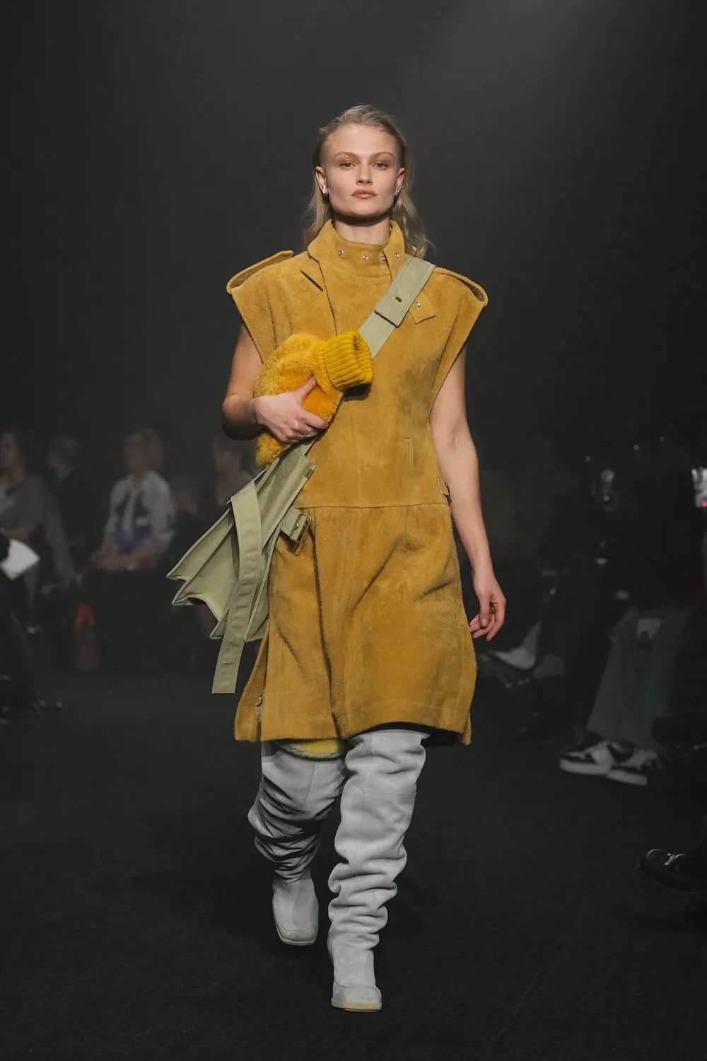 Daniel Lee Burberry Fall Winter 2023 Runway Debut Collection London Fashion Week FW23 Bottega Veneta Review Hypebeast Check Prorsum