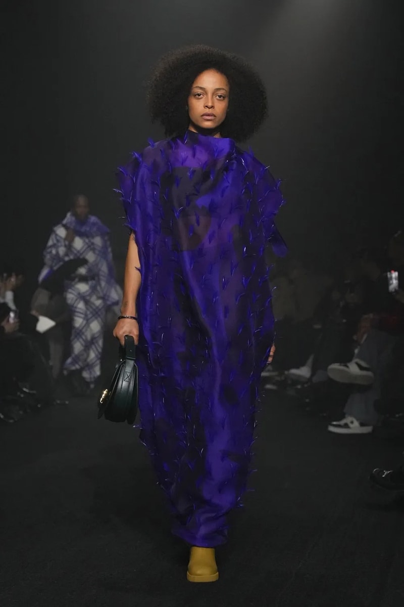 Daniel Lee Burberry Fall Winter 2023 Runway Debut Collection London Fashion Week FW23 Bottega Veneta Review Hypebeast Check Prorsum