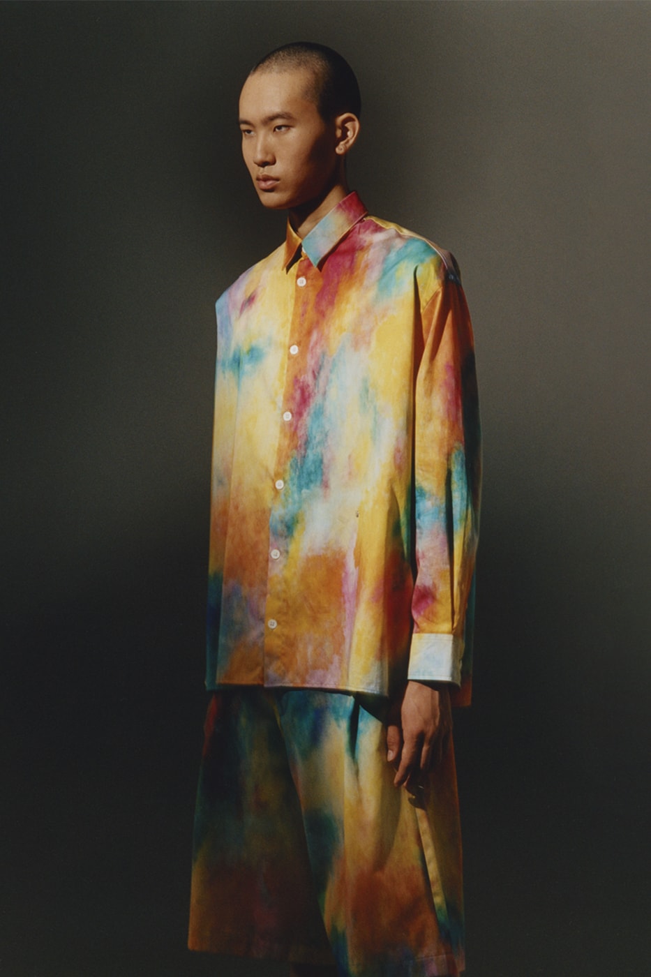 Études and Jean-Baptiste Bernade SS23 Collaboration Weaves Together Textile and Tie Dye paris fashion week colors vibrant hues colorful luminous rainbow shades