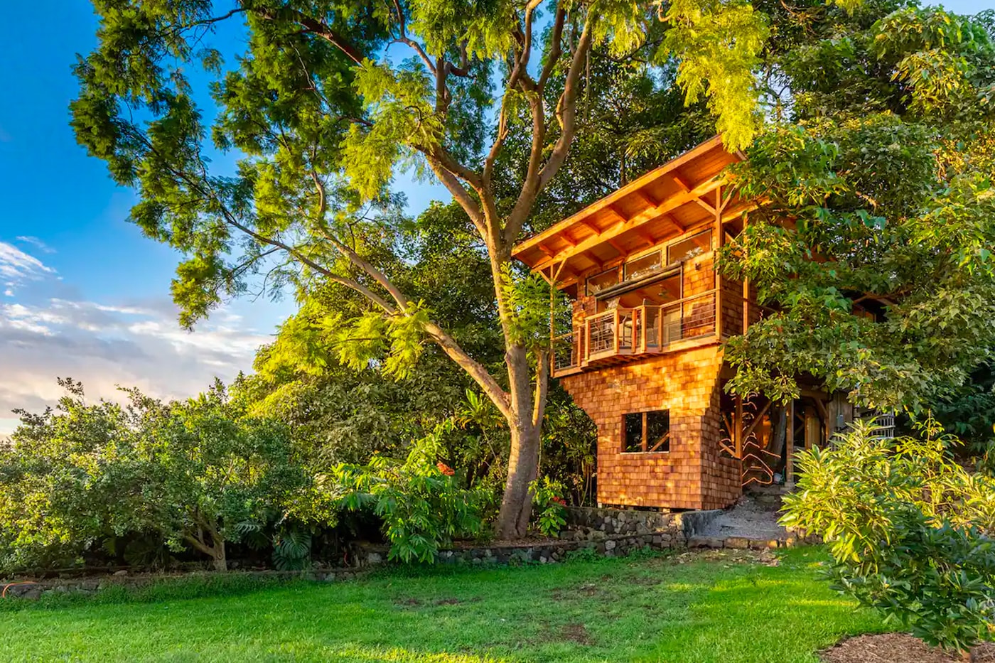 Airbnb Home Rental Kailua-Kona Hawaii Luxury Treehouse Resort