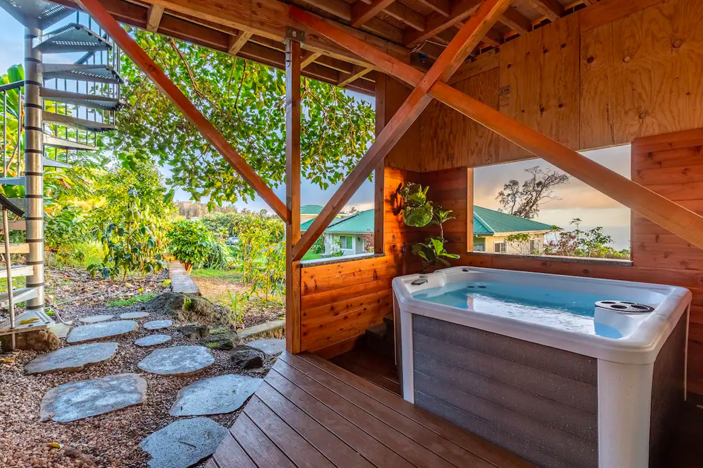 Airbnb Home Rental Kailua-Kona Hawaii Luxury Treehouse Resort