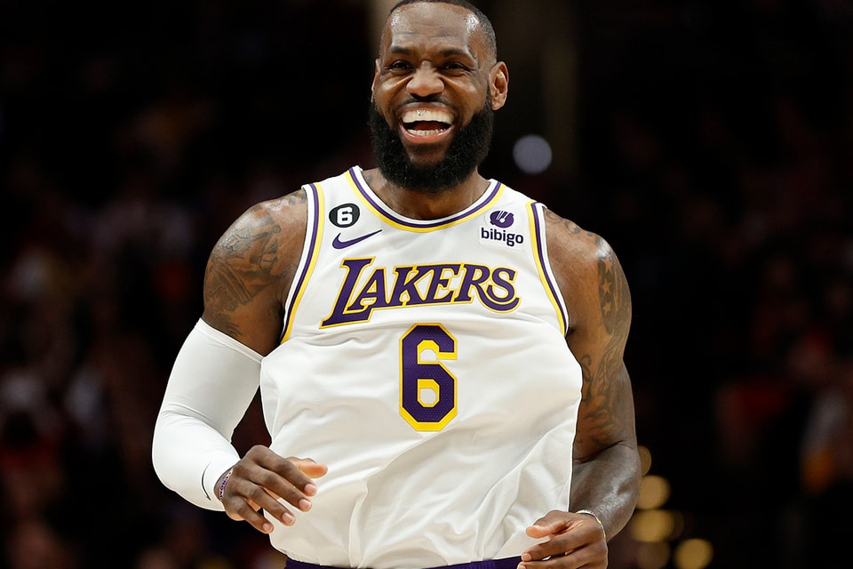 Lakers news: LeBron James officially switches jersey from No. 23 to No. 6