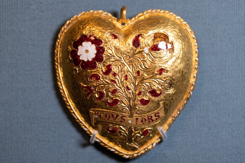 Birmingham Cafe Owner Finds Pendant Henry VIII UK