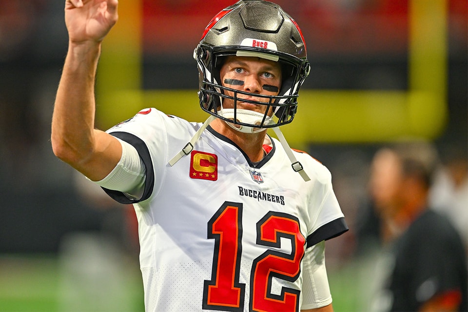 Bucs quarterback Tom Brady officially retires