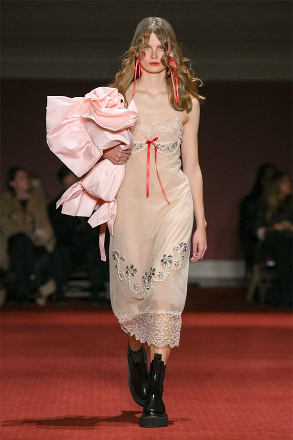 Simone Rocha Fall Winter 2023 London Fashion Week lfw fw23 womenswear menswear runway show