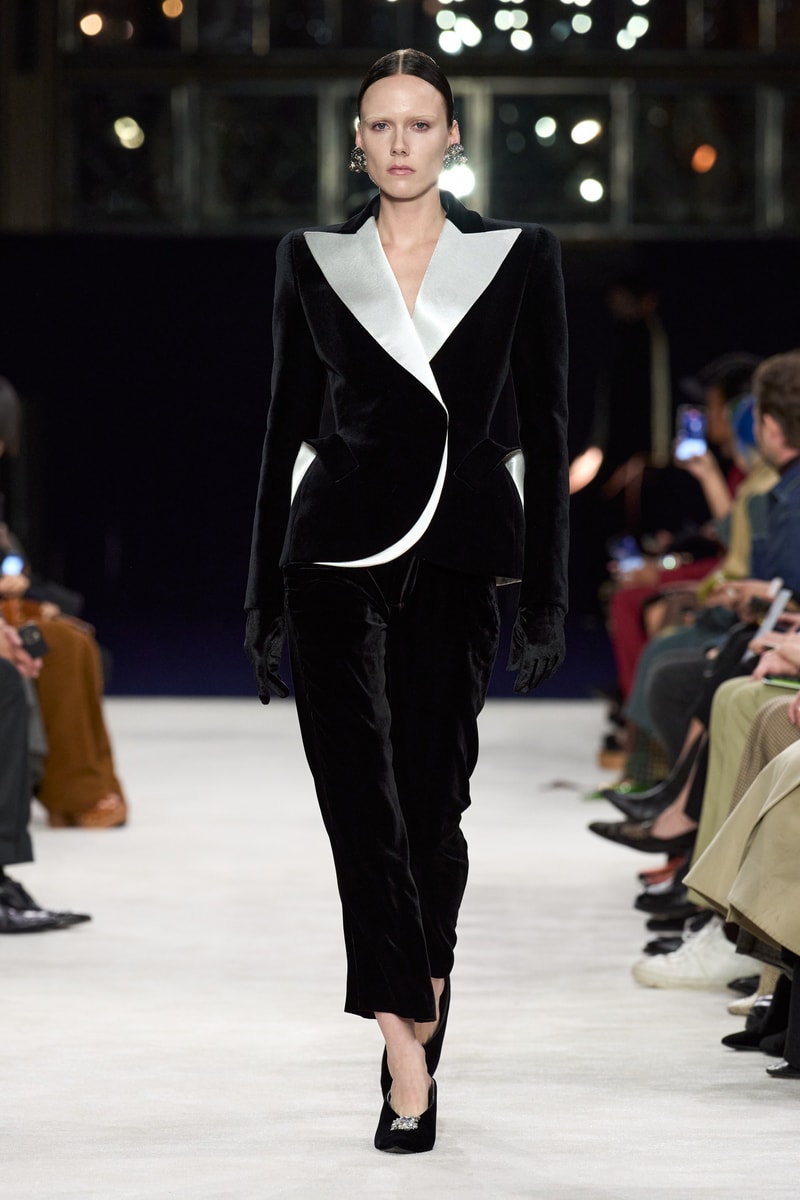 Balmain Fall Winter 2023 Paris Fashion Week pfw fw23 collection runway show womenswear Olivier Rousteing