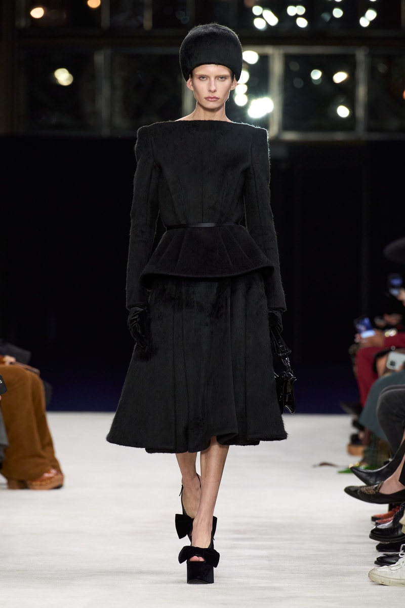 Balmain Fall Winter 2023 Paris Fashion Week pfw fw23 collection runway show womenswear Olivier Rousteing