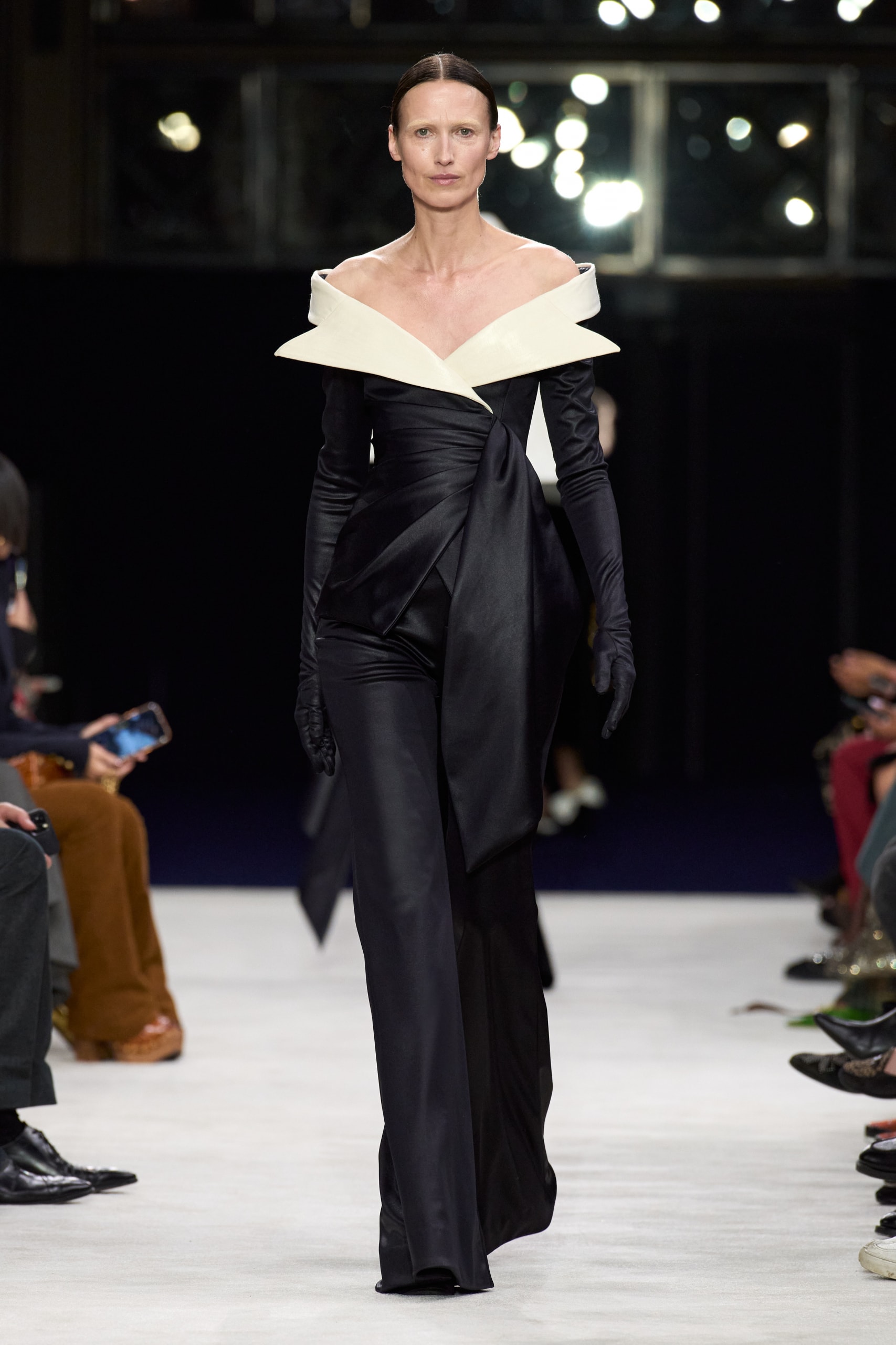 Balmain Fall Winter 2023 Paris Fashion Week pfw fw23 collection runway show womenswear Olivier Rousteing