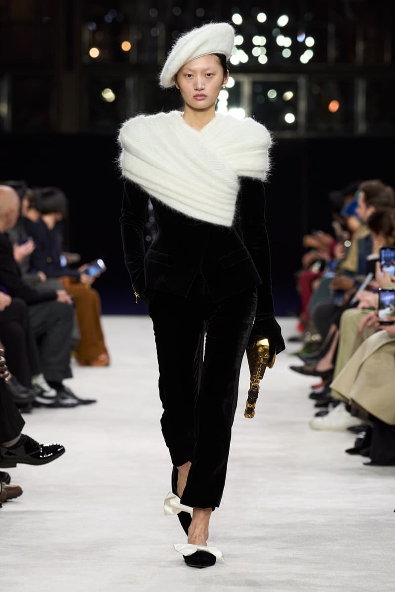 Balmain Fall Winter 2023 Paris Fashion Week pfw fw23 collection runway show womenswear Olivier Rousteing