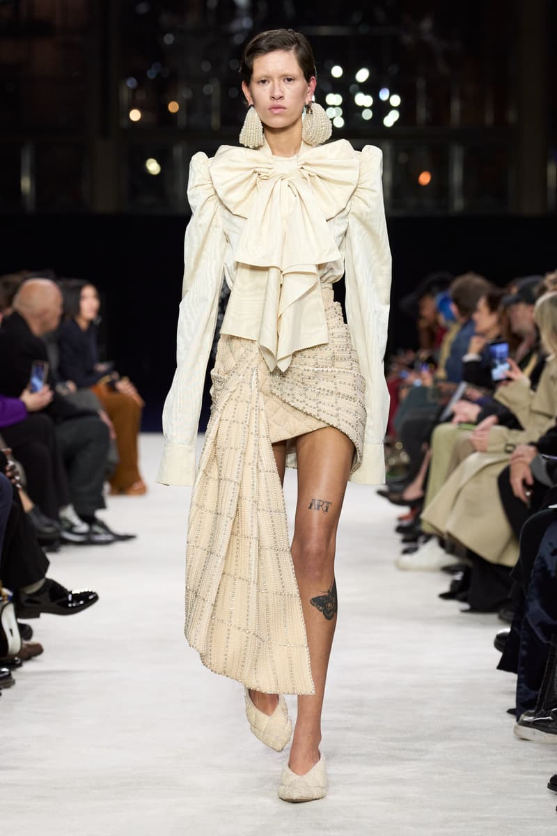 Balmain Fall Winter 2023 Paris Fashion Week pfw fw23 collection runway show womenswear Olivier Rousteing