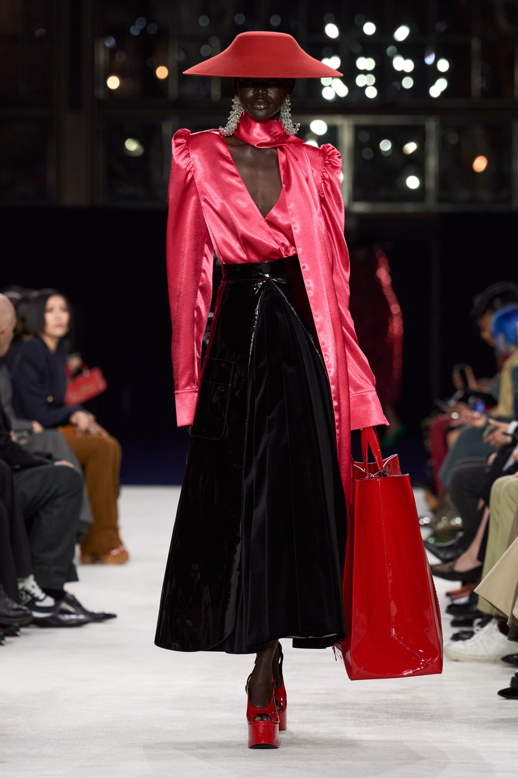 Balmain Fall Winter 2023 Paris Fashion Week pfw fw23 collection runway show womenswear Olivier Rousteing