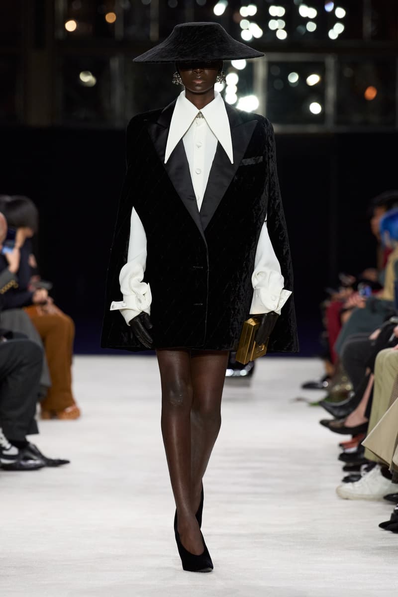 Balmain Fall Winter 2023 Paris Fashion Week pfw fw23 collection runway show womenswear Olivier Rousteing