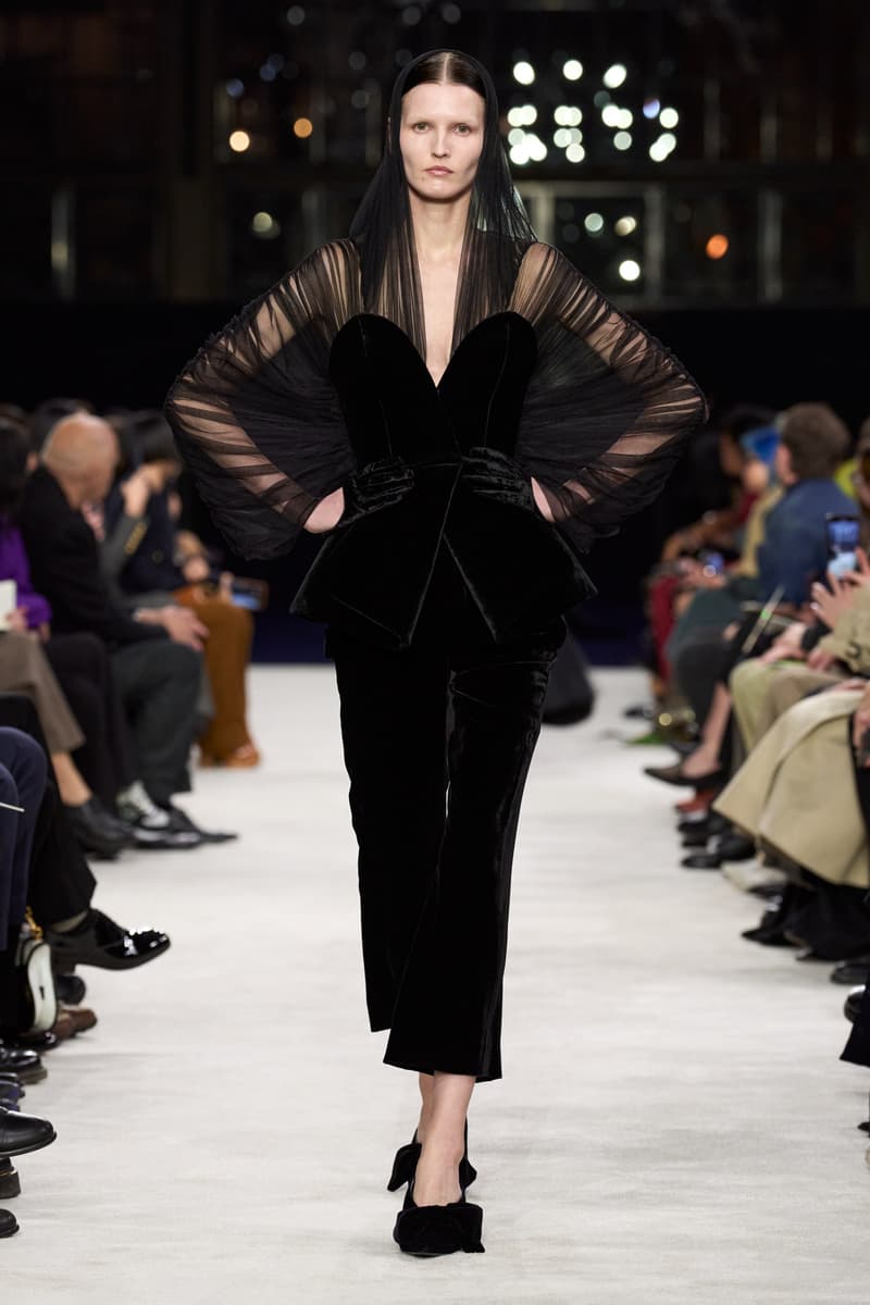 Balmain Fall Winter 2023 Paris Fashion Week pfw fw23 collection runway show womenswear Olivier Rousteing