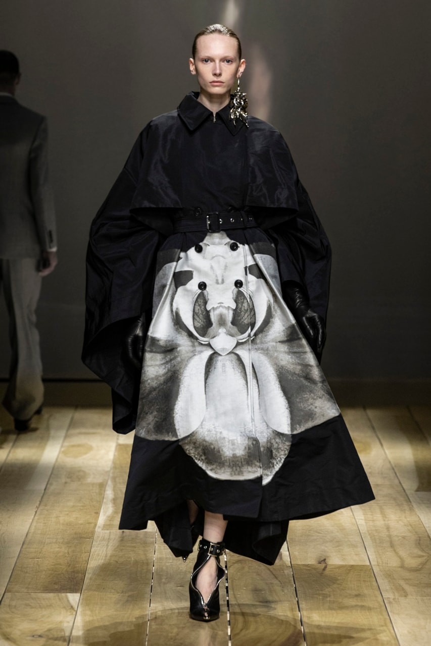 Alexander McQueen Fall Winter 2023 Paris Fashion Week FW23 Show "Anatomy" Sarah Burton Runways Looks Collection Mens Women