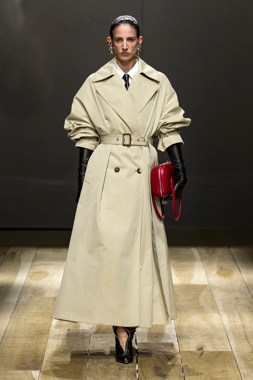Alexander McQueen Fall Winter 2023 Paris Fashion Week FW23 Show "Anatomy" Sarah Burton Runways Looks Collection Mens Women