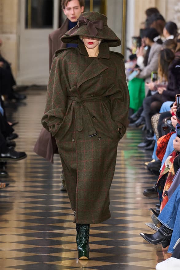 Andreas Kronthaler for Vivienne Westwood Fall Winter 2023 collection menswear womenswear tribute Paris fashion week runway show