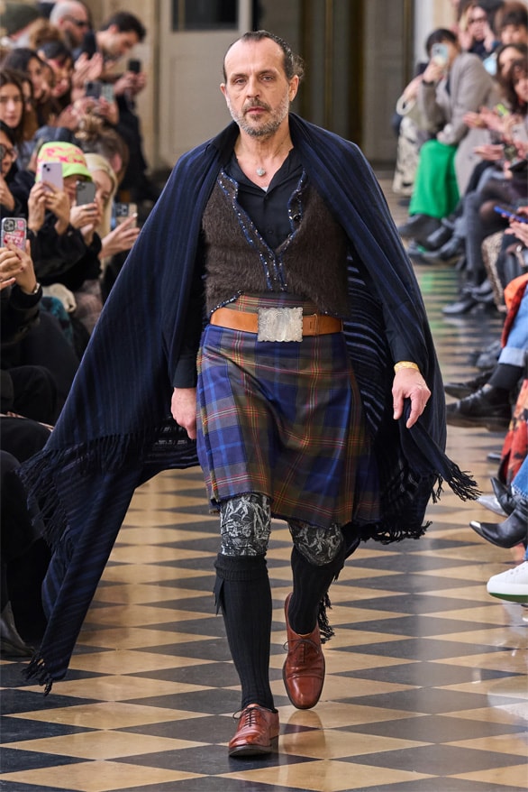 Andreas Kronthaler for Vivienne Westwood Fall Winter 2023 collection menswear womenswear tribute Paris fashion week runway show