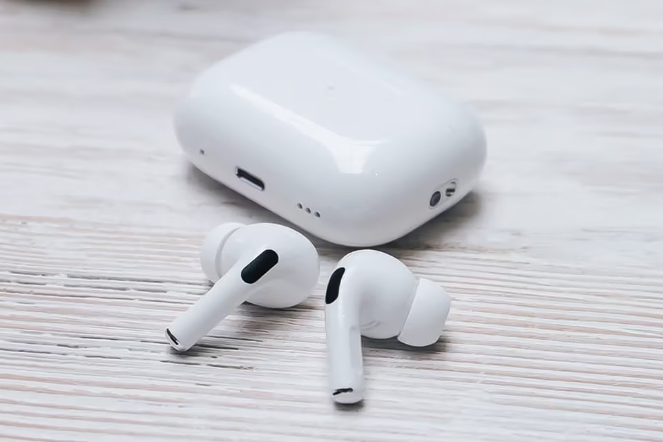 Apple Rumor AirPods Pro 2 USB-C Charging Port | Hypebeast