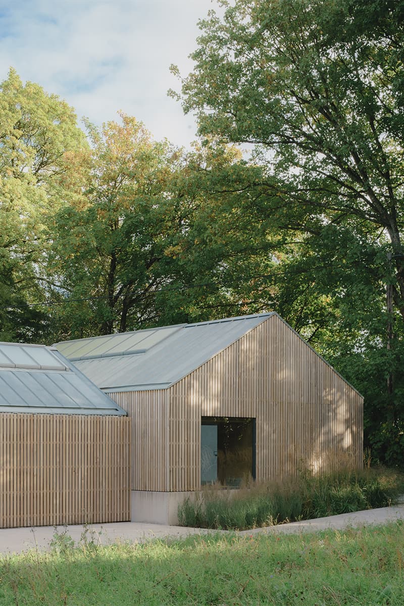 Bindloss Dawes Creates Elegant Timber Garage to House Classic Car Collection