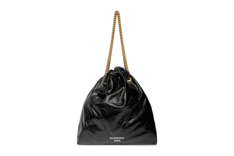 https://image-cdn.hypb.st/https%3A%2F%2Fhypebeast.com%2Fimage%2F2023%2F03%2Fbalenciaga-crush-tote-black-white-trash-bag-demna-release-information-viral-3.jpeg?cbr=1&q=90