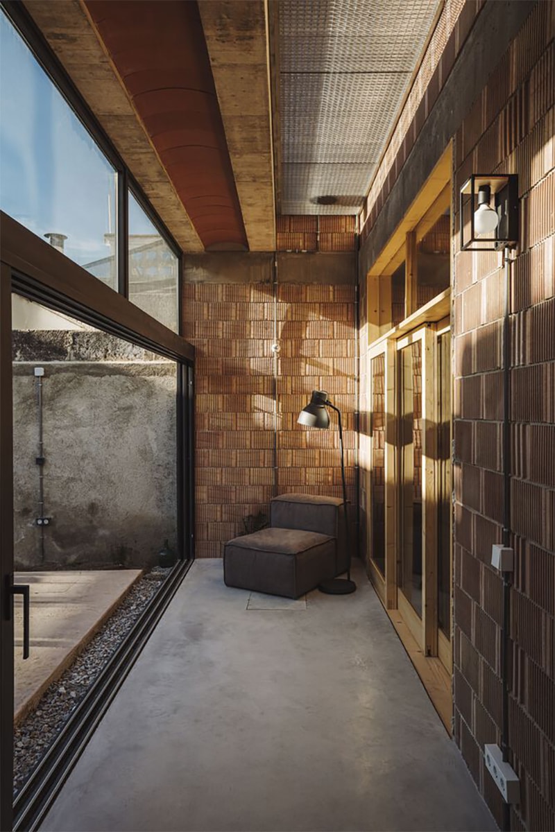 "Battery House" in Mallorca Combines Terracotta Tones and Wooden Details