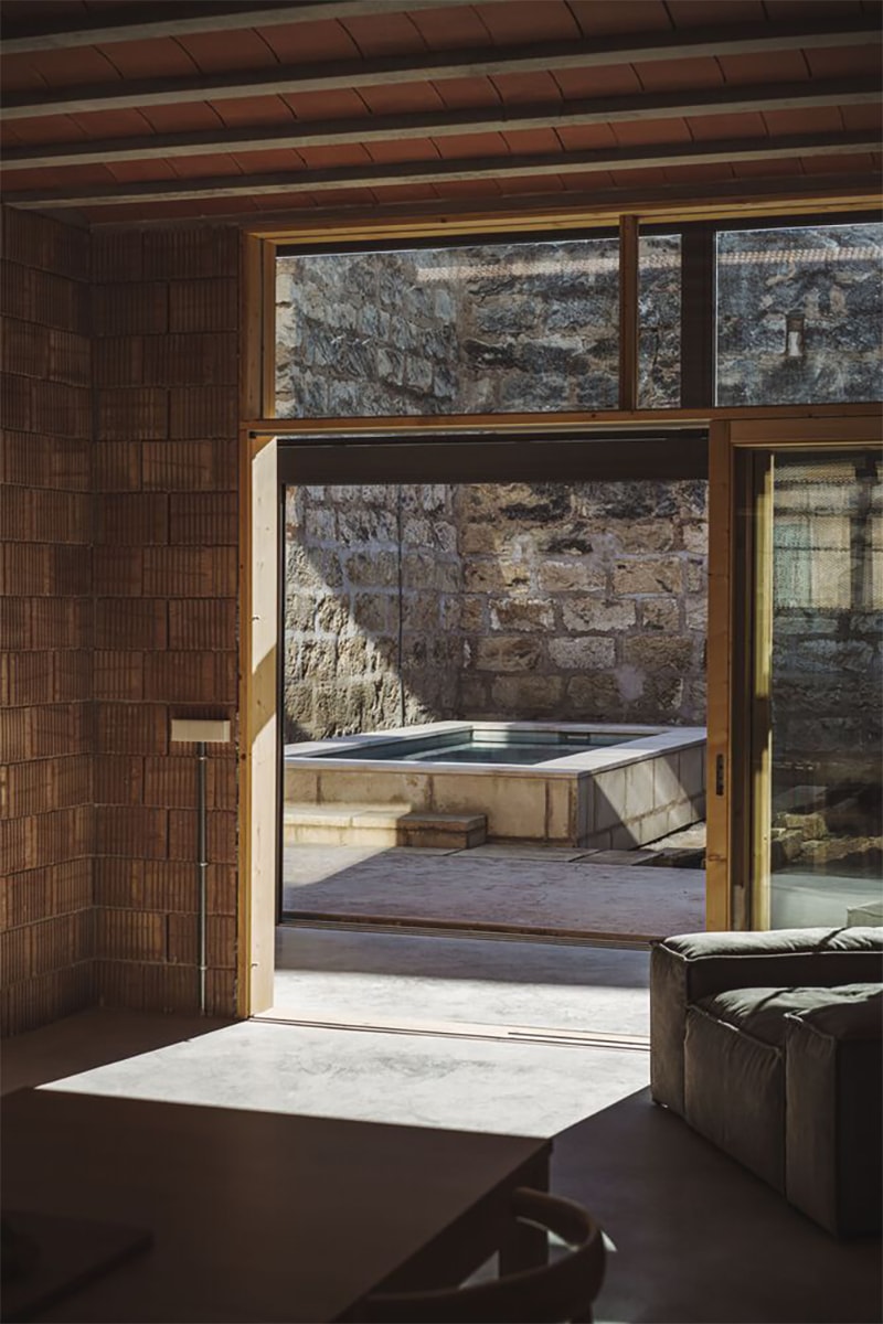 "Battery House" in Mallorca Combines Terracotta Tones and Wooden Details