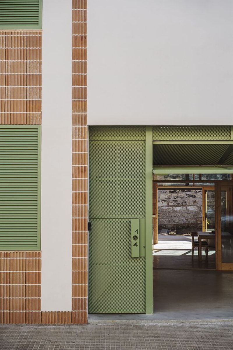 "Battery House" in Mallorca Combines Terracotta Tones and Wooden Details