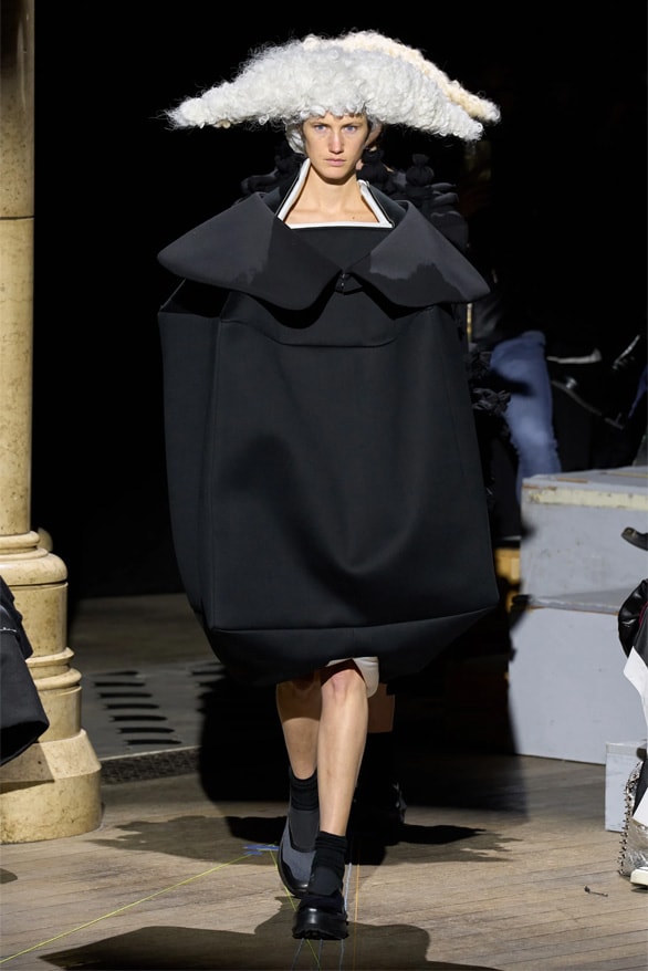 Comme des Garçons Fall Winter 2023 Paris Fashion Week rei kawakubo pfw fw23 designer womenswear menswear art abstract runway show