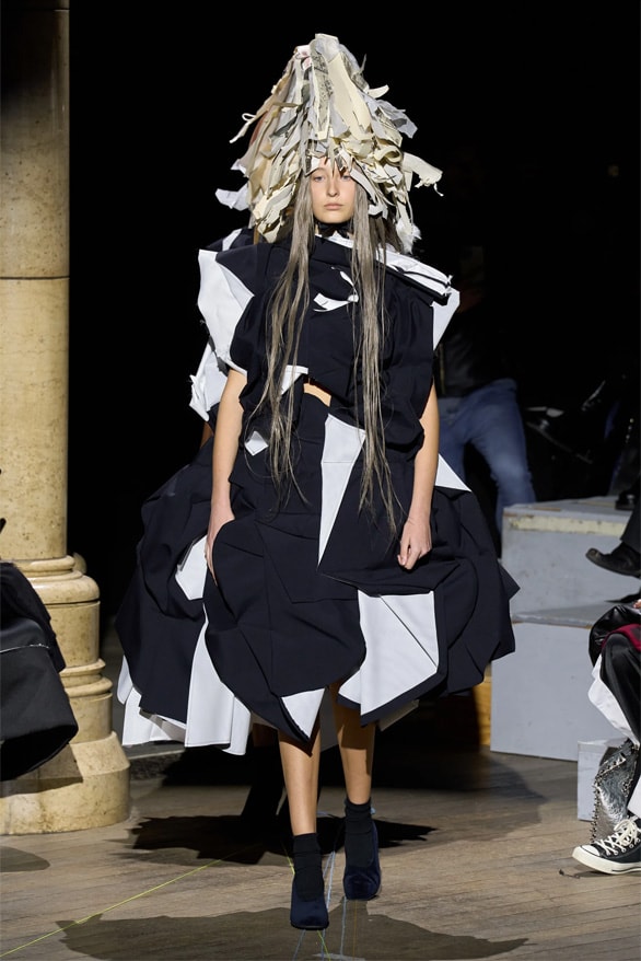 Comme des Garçons Fall Winter 2023 Paris Fashion Week rei kawakubo pfw fw23 designer womenswear menswear art abstract runway show