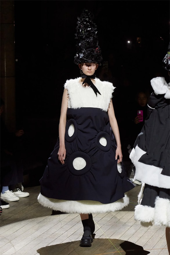 Comme des Garçons Fall Winter 2023 Paris Fashion Week rei kawakubo pfw fw23 designer womenswear menswear art abstract runway show