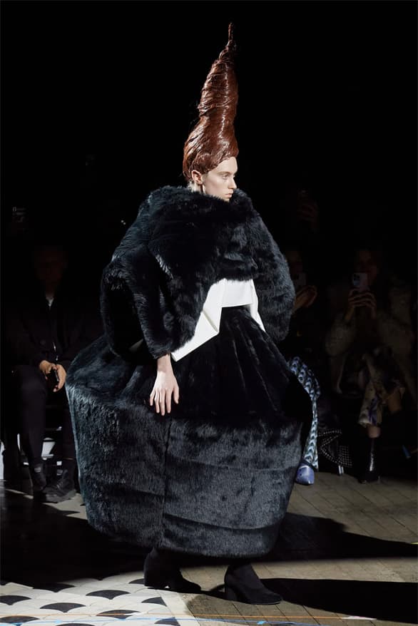 Comme des Garçons Fall Winter 2023 Paris Fashion Week rei kawakubo pfw fw23 designer womenswear menswear art abstract runway show