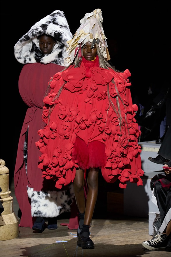 Comme des Garçons Fall Winter 2023 Paris Fashion Week rei kawakubo pfw fw23 designer womenswear menswear art abstract runway show