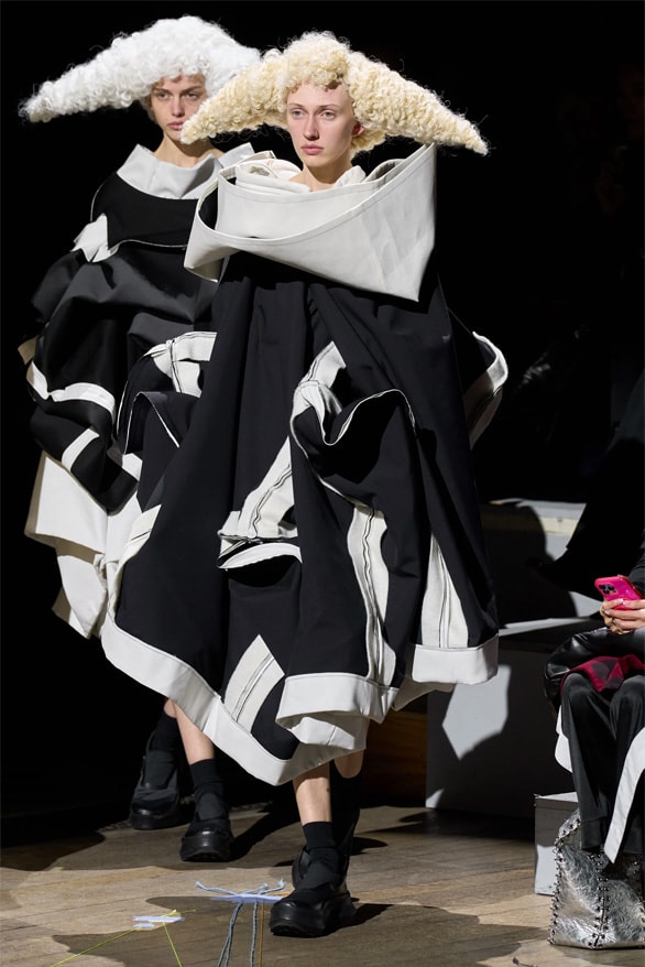 Comme des Garçons Fall Winter 2023 Paris Fashion Week rei kawakubo pfw fw23 designer womenswear menswear art abstract runway show
