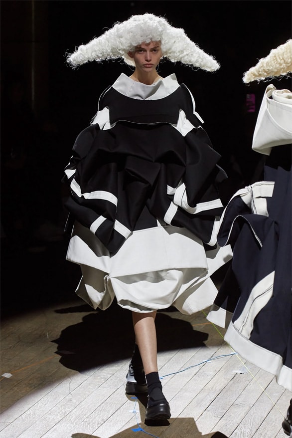 Comme des Garçons Fall Winter 2023 Paris Fashion Week rei kawakubo pfw fw23 designer womenswear menswear art abstract runway show