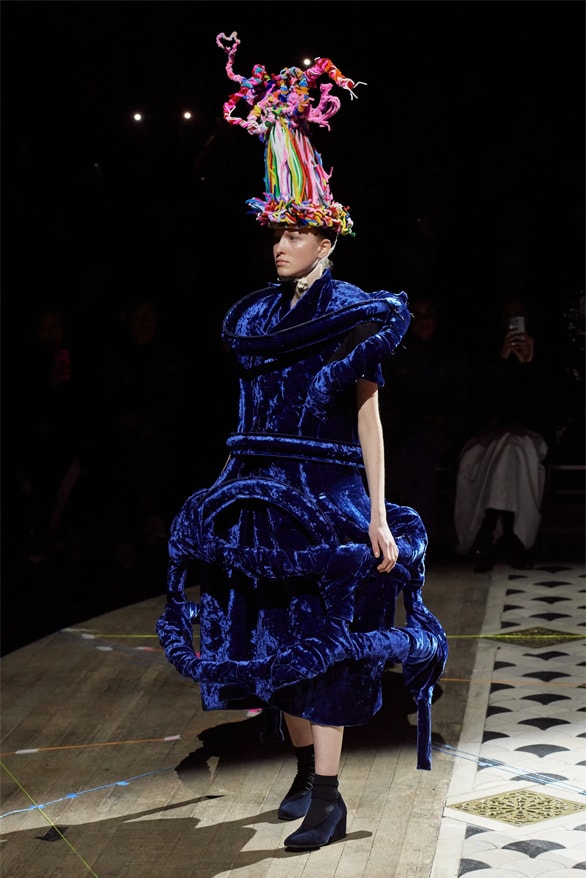 Comme des Garçons Fall Winter 2023 Paris Fashion Week rei kawakubo pfw fw23 designer womenswear menswear art abstract runway show