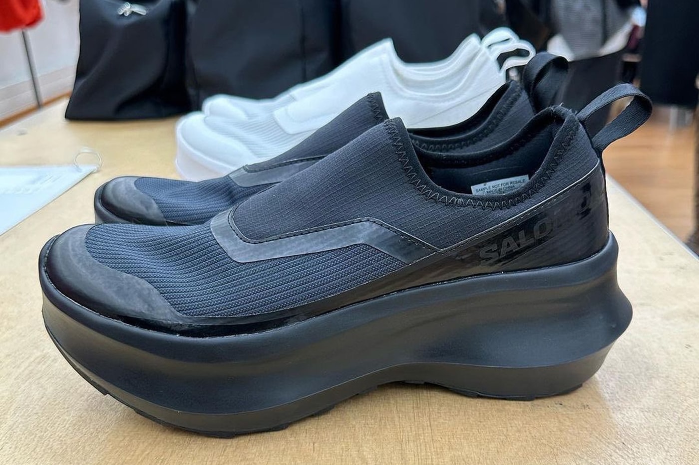 COMME des GARÇONS Salomon FW23 footwear sneakers white black laceless release info date price
