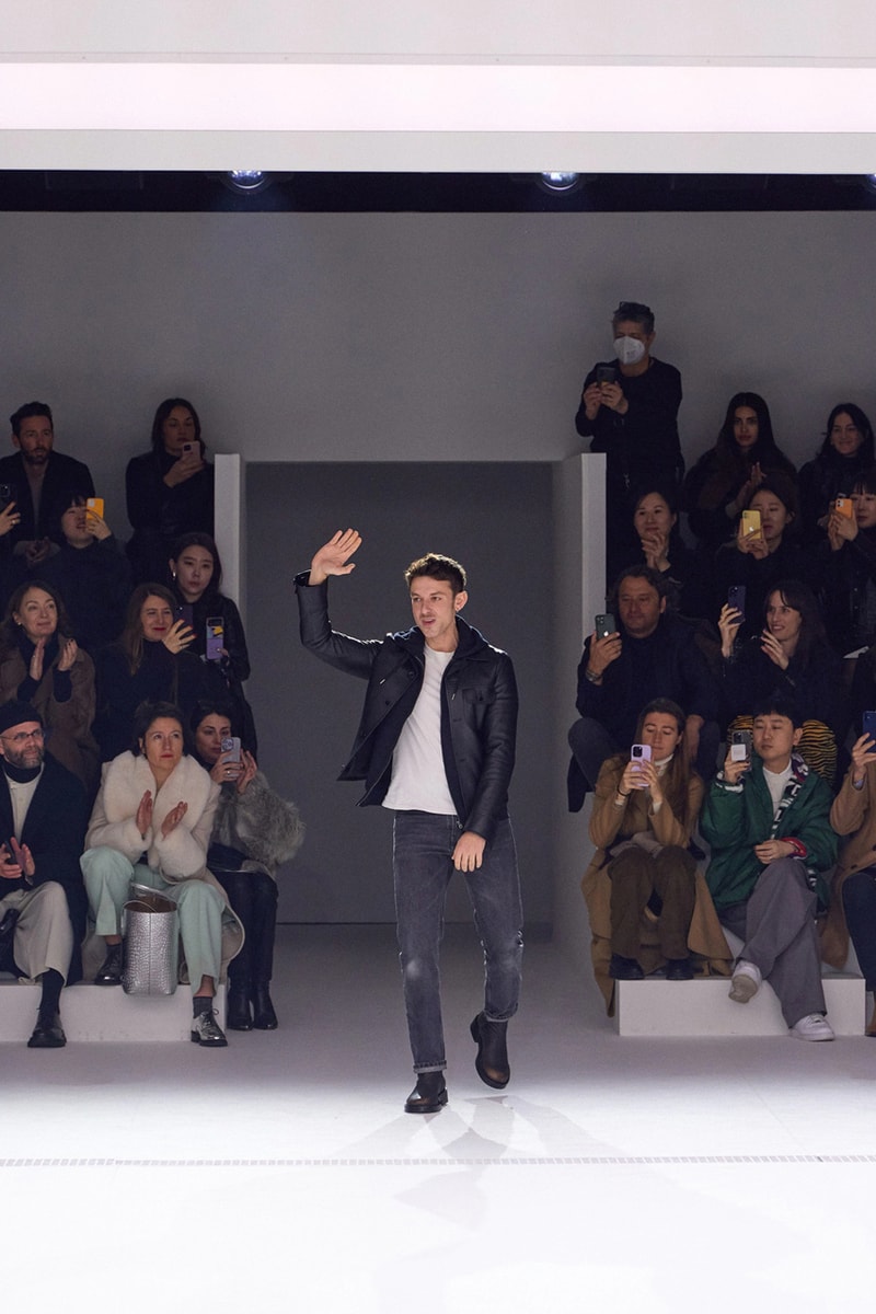 Courrèges Fall Winter 2023 FW23 Runway Show Collection Womenswear Paris Fashion Week Nicolas Di Felice Texting Viral TikTok PFW 