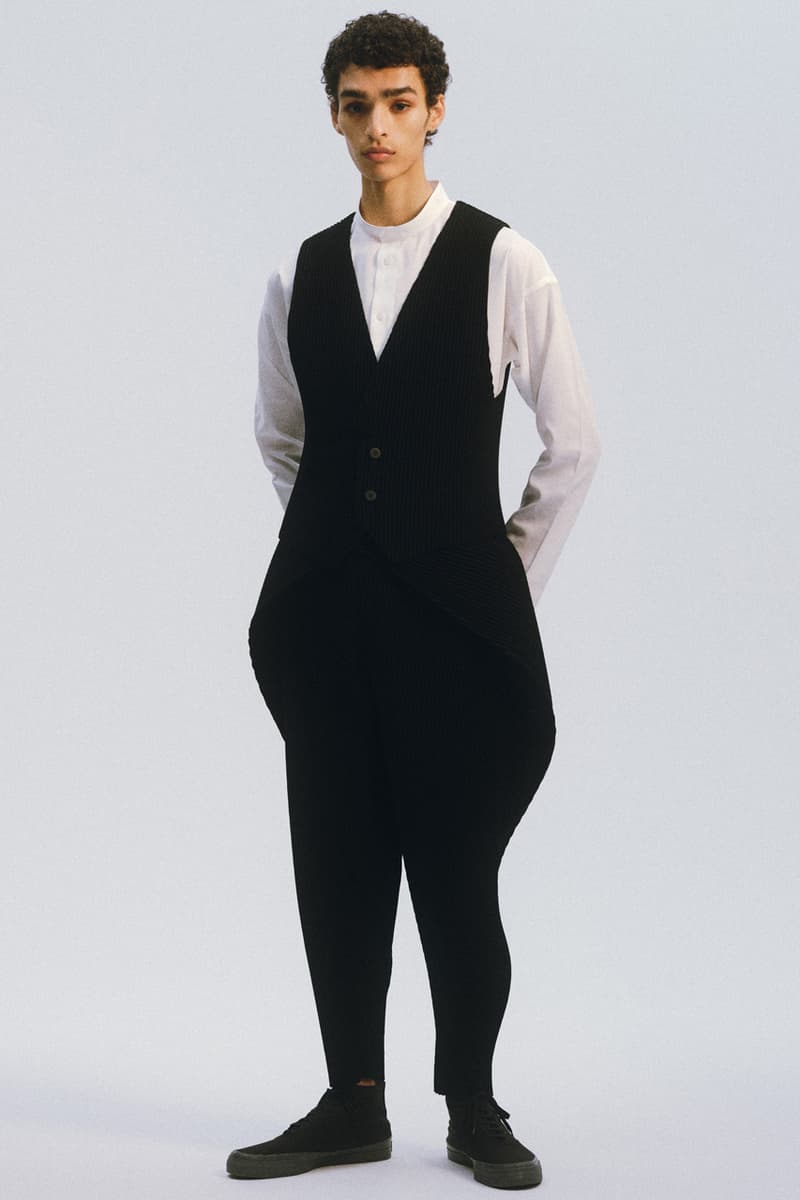 HOMME PLISSÉ ISSEY MIYAKE TUXEDO PLEATS Spring Summer 2023 SS23 Runway Collection Formalwear Suit Tailoring