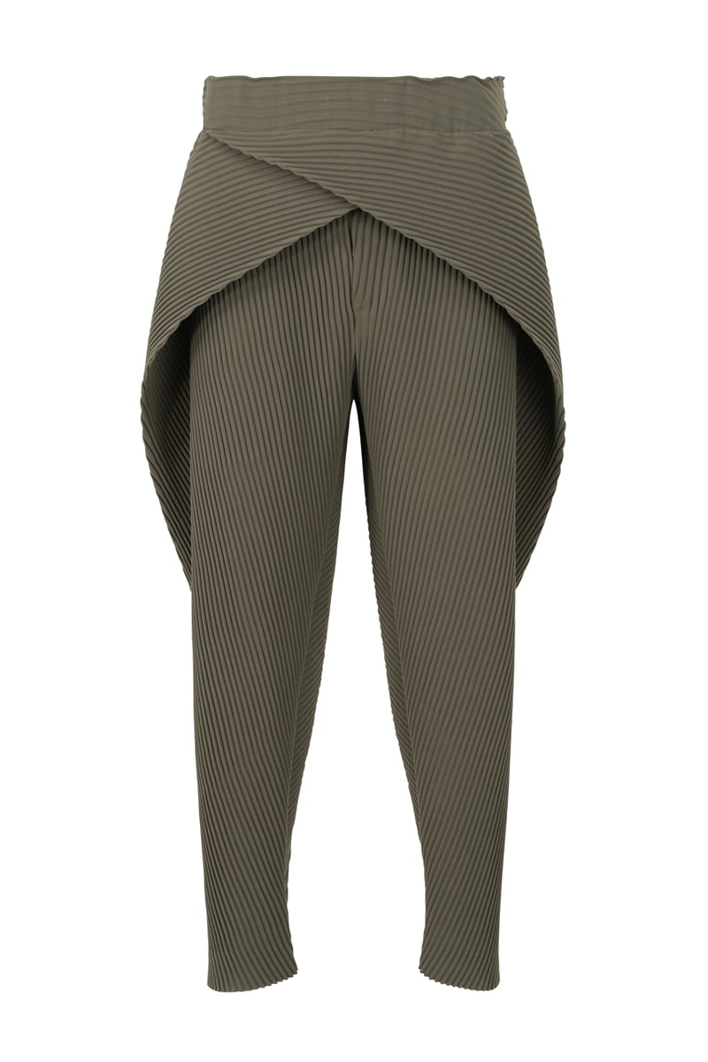 HOMME PLISSÉ ISSEY MIYAKE TUXEDO PLEATS Spring Summer 2023 SS23 Runway Collection Formalwear Suit Tailoring