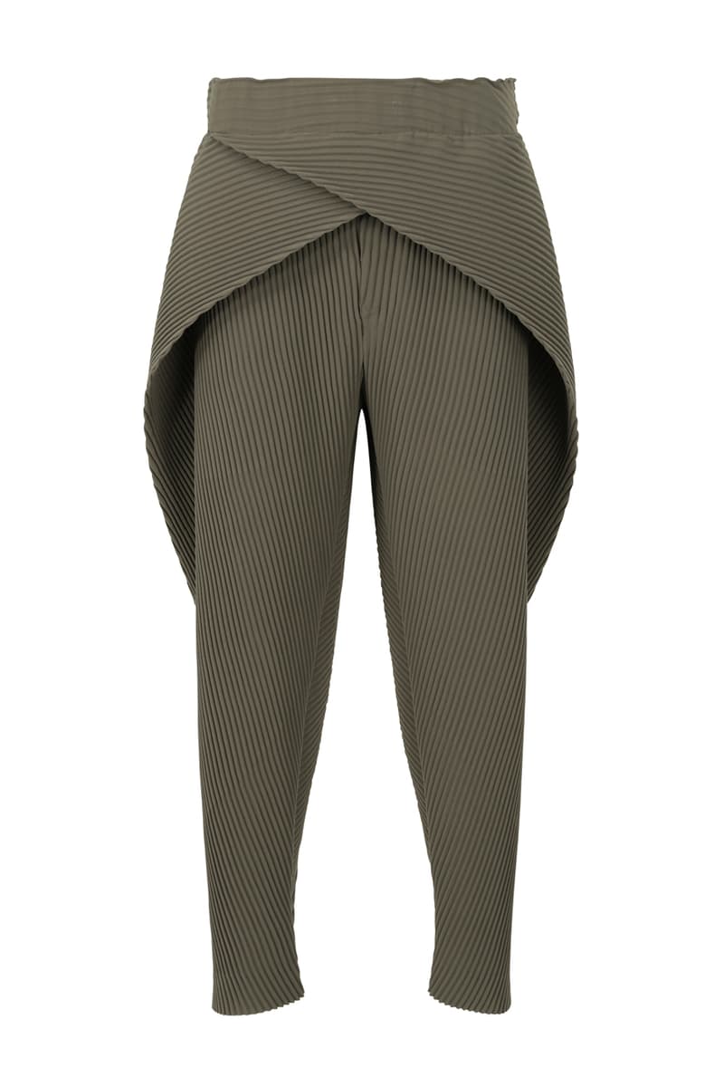 HOMME PLISSÉ ISSEY MIYAKE TUXEDO PLEATS Spring Summer 2023 SS23 Runway Collection Formalwear Suit Tailoring