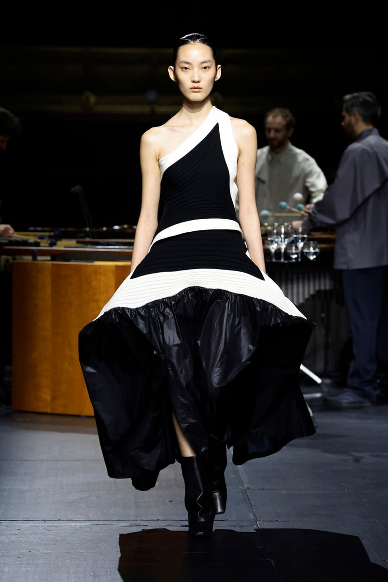Issey Miyake Fall/Winter 2023 Collection Paris Fashion Week FW23 Runway