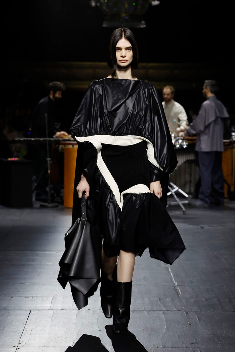 Issey Miyake Fall/Winter 2023 Collection Paris Fashion Week FW23 Runway