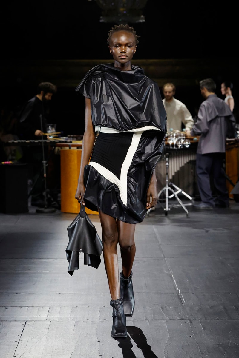 Issey Miyake Fall/Winter 2023 Collection Paris Fashion Week FW23 Runway