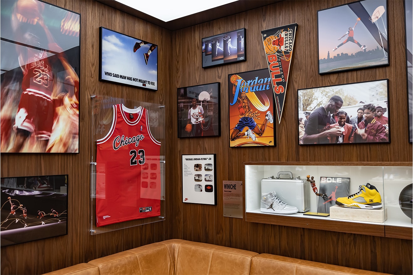 Jordan Brand World of Flight Shibuya Tokyo открывает магазин баскетбольных кроссовок Michael Jordan.