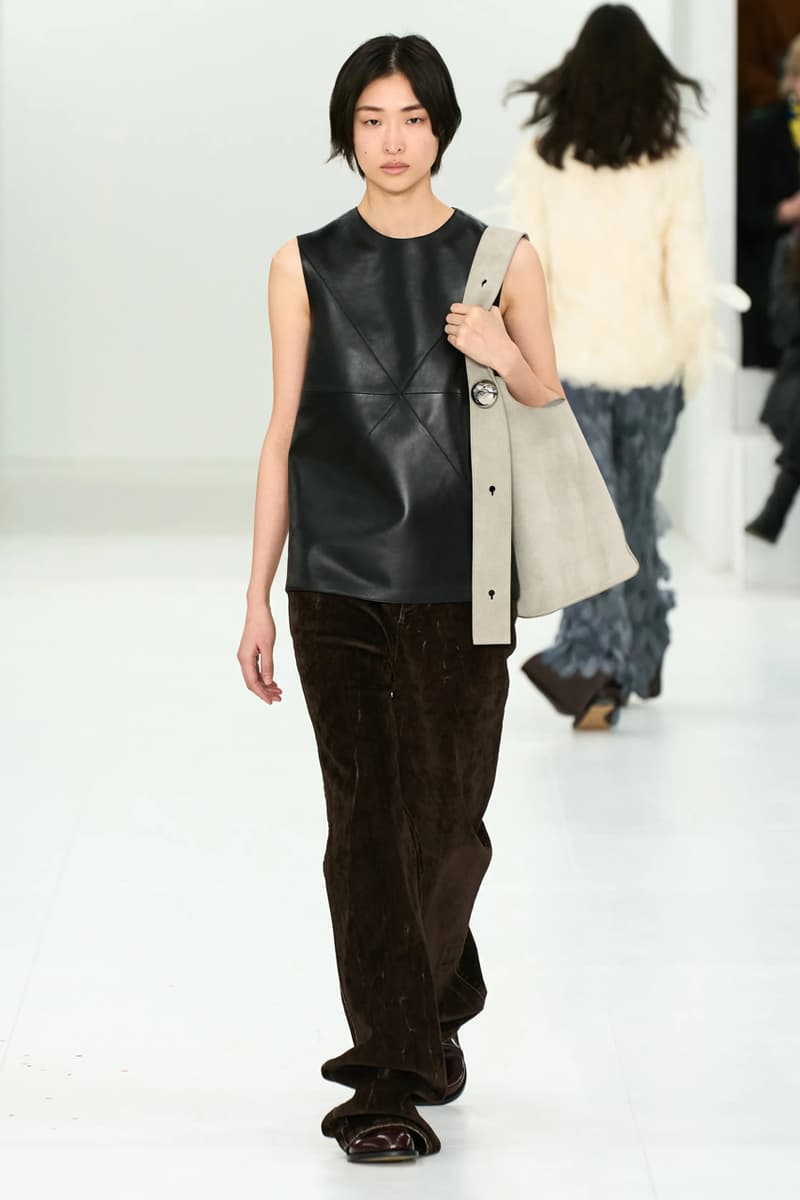 LOEWE Fall Winter 2023 FW23 AW23 Womenswear Paris Fashion Week Runway Show Collection Jonathan Anderson Looks 